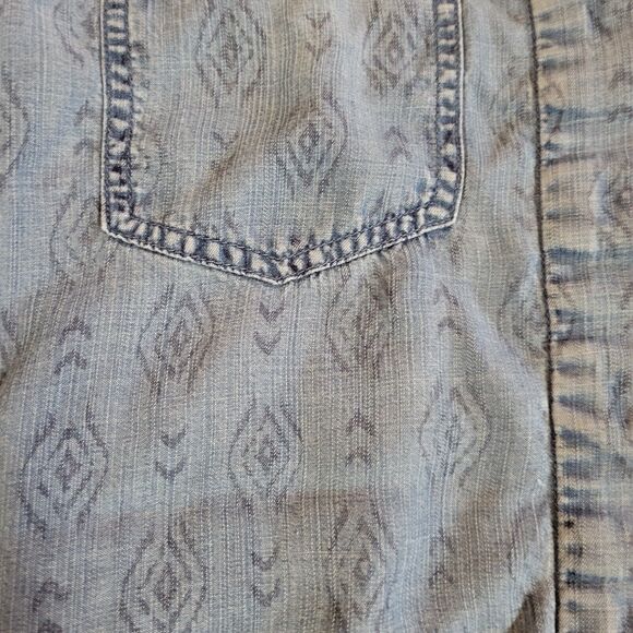 Cloth & Stone Top Shirt Womens Medium Blue Chambray Denim Southwest Aztec Casual - Picture 6 of 14